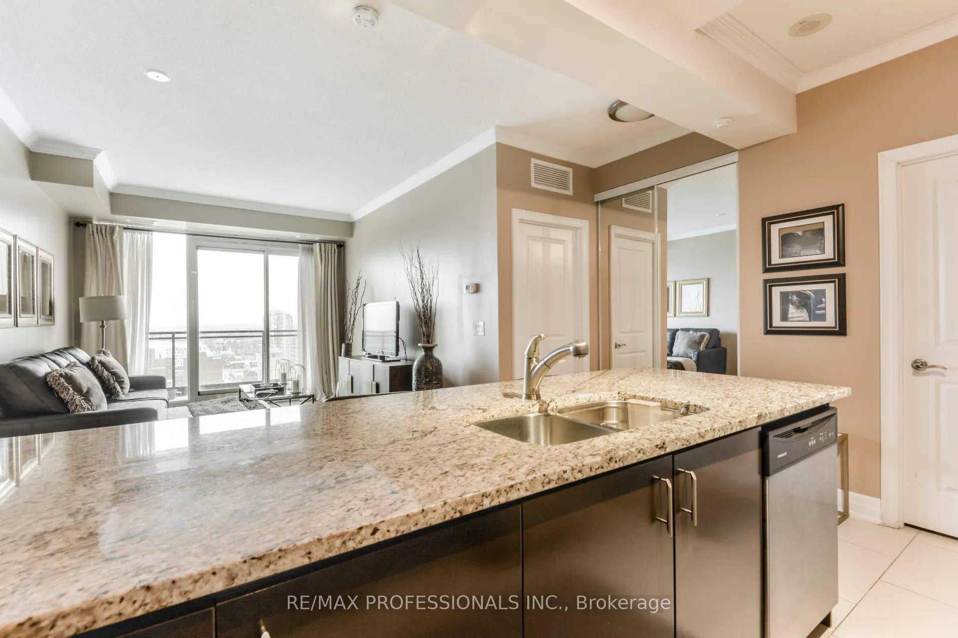 Photo 14 of Unit 2205, 100 John Street, Brampton, Downtown Brampton — HOMEH