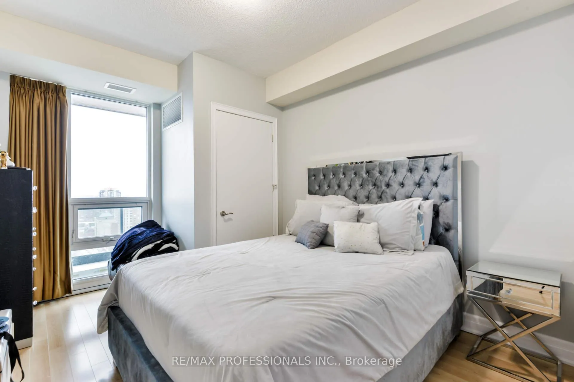 Photo 17 of Unit 2205, 100 John Street, Brampton, Downtown Brampton — HOMEH