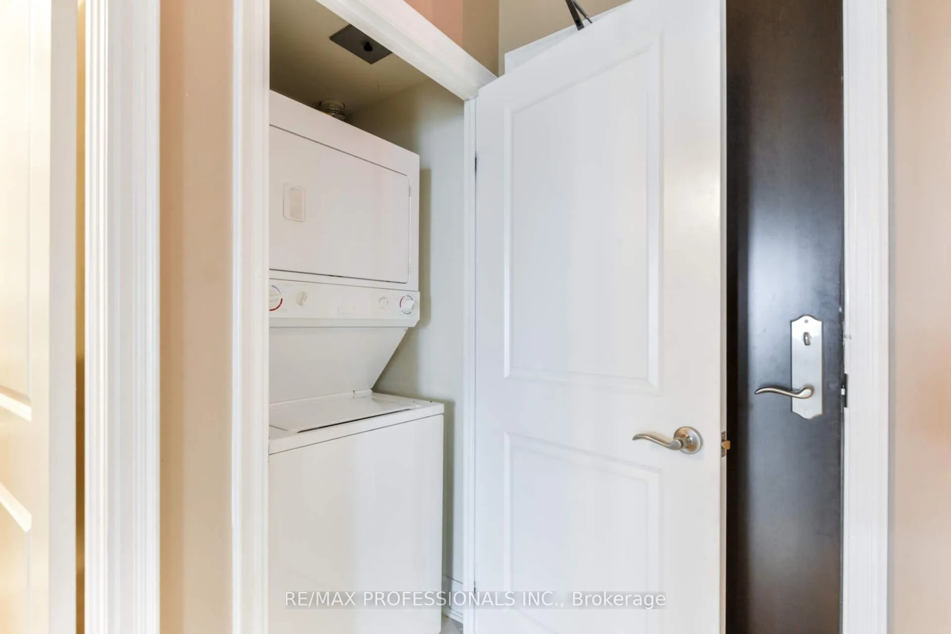 Photo 18 of Unit 2205, 100 John Street, Brampton, Downtown Brampton — HOMEH