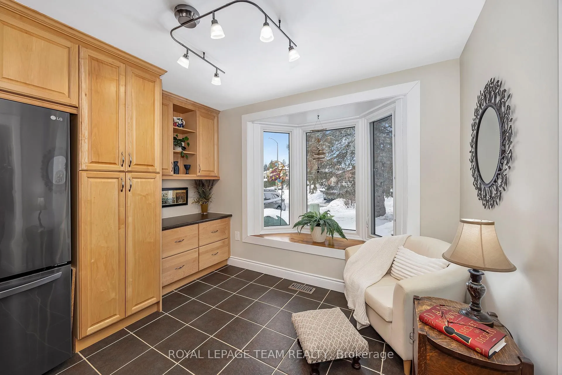 Photo 5 of 277 Park Grove Drive, Ottawa, Queenswood Heights South — HOMEH