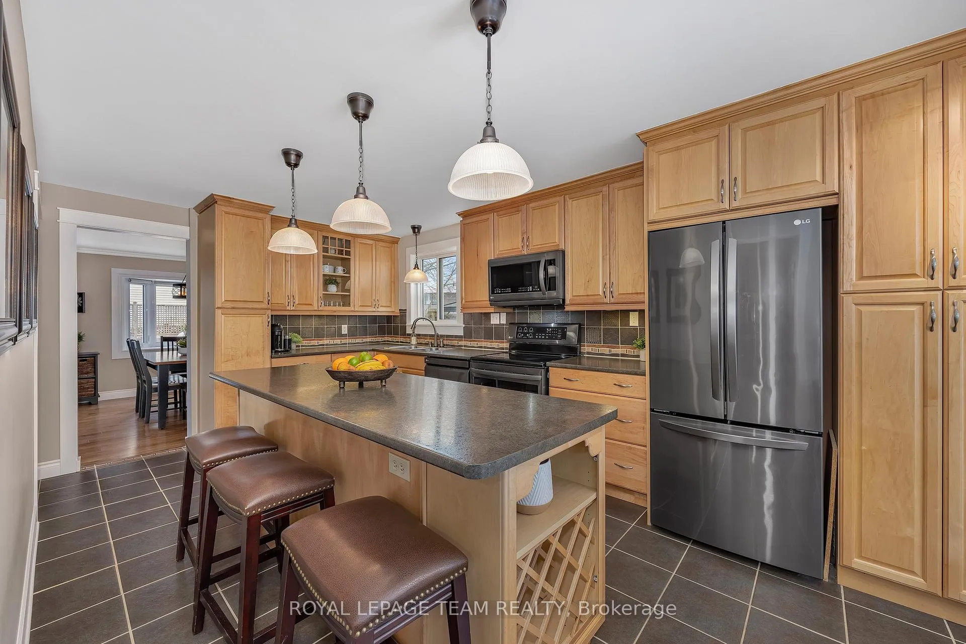 Photo 7 of 277 Park Grove Drive, Ottawa, Queenswood Heights South — HOMEH