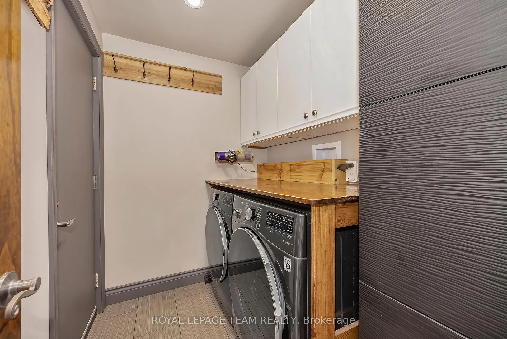 Photo 14 of 277 Park Grove Drive, Ottawa, Queenswood Heights South — HOMEH