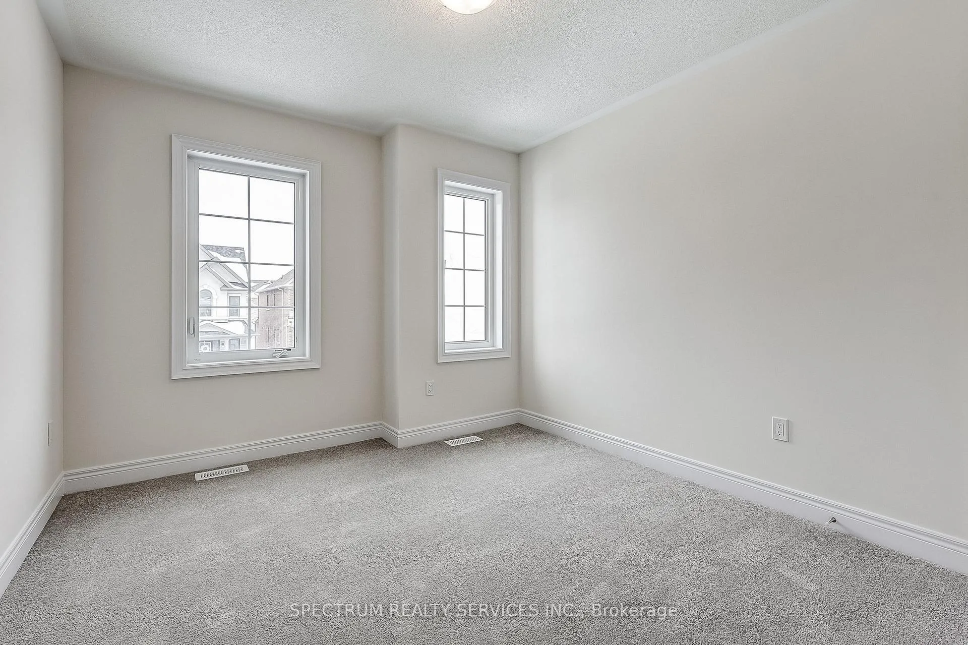 Photo 37 of 27 Rogerson Street E, Clarington, Newcastle — HOMEH