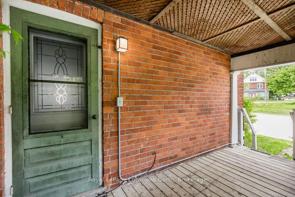 Photo 4 of 37 Ross Street, Barrie, Sunnidale — HOMEH