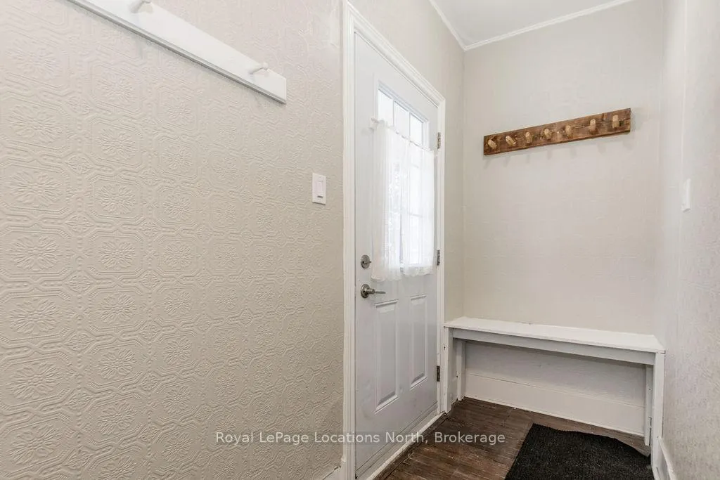 Photo 5 of 37 Ross Street, Barrie, Sunnidale — HOMEH