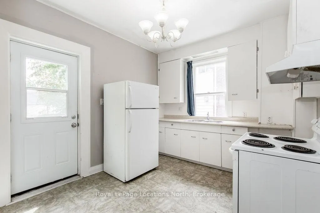 Photo 14 of 37 Ross Street, Barrie, Sunnidale — HOMEH
