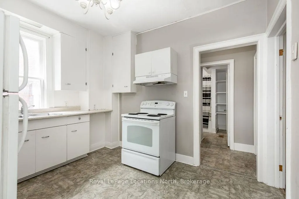 Photo 17 of 37 Ross Street, Barrie, Sunnidale — HOMEH