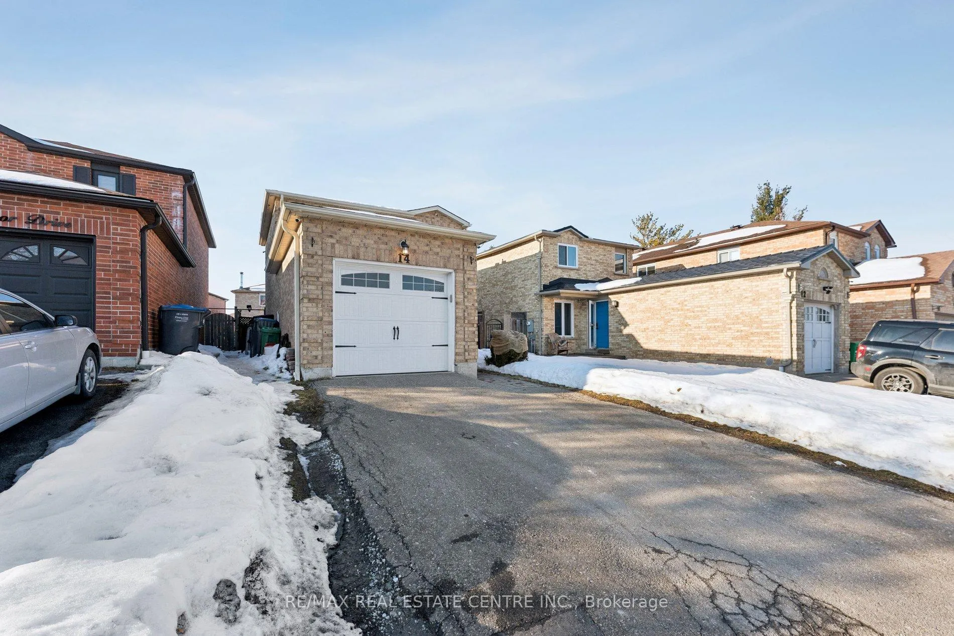 Photo 2 of 14 Glenmanor Drive, Brampton, Heart Lake West — HOMEH
