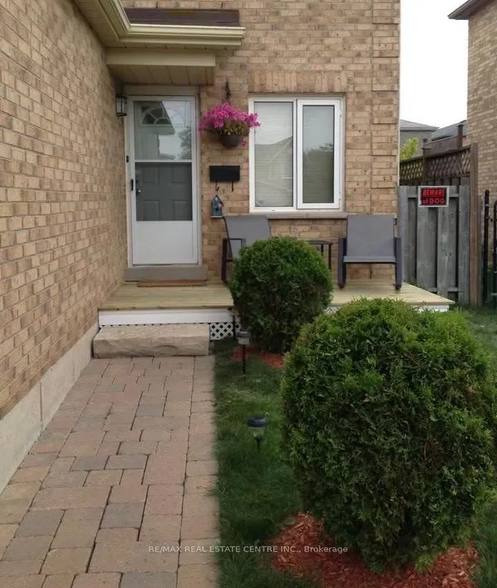 Photo 5 of 14 Glenmanor Drive, Brampton, Heart Lake West — HOMEH