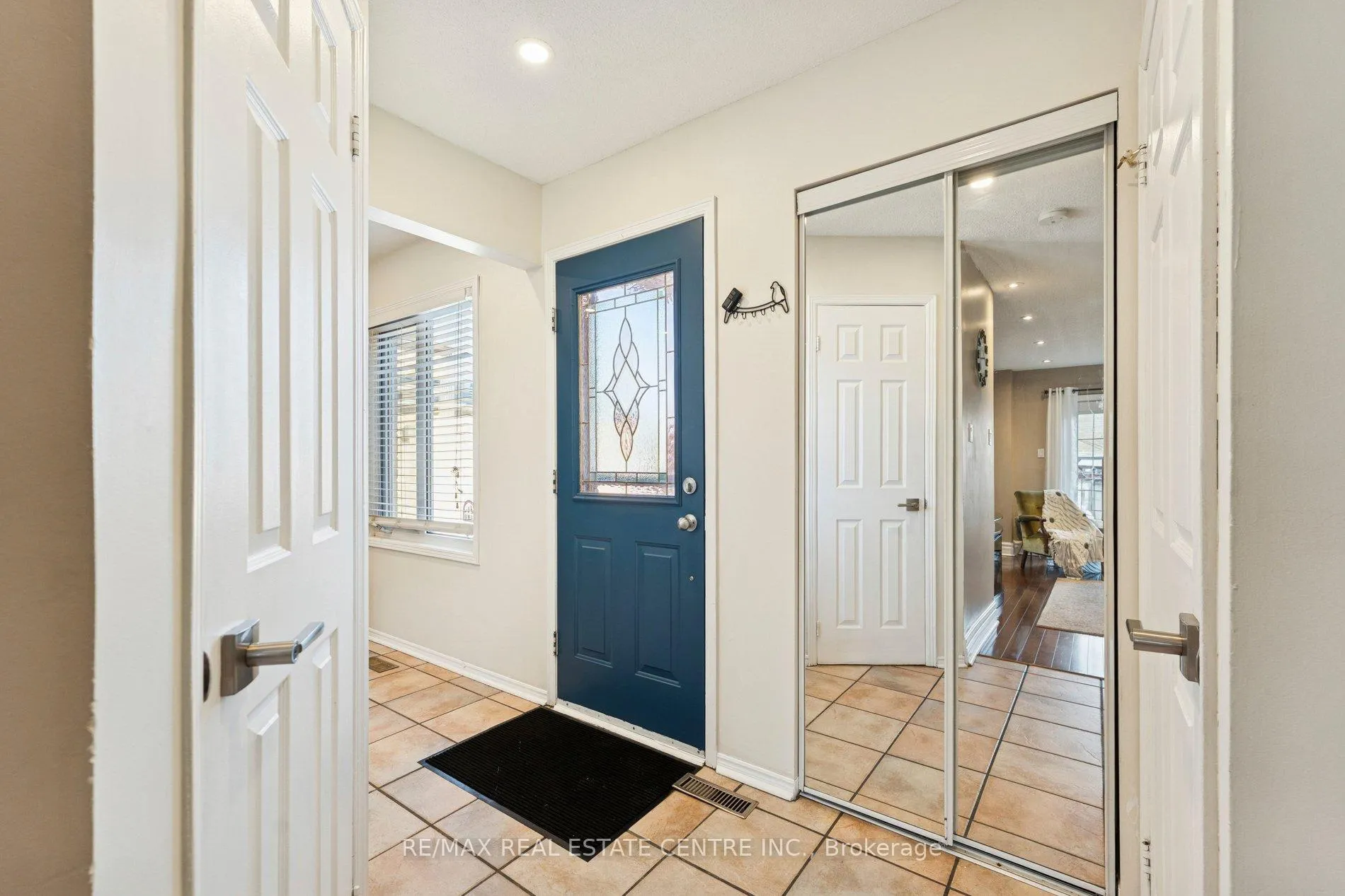 Photo 6 of 14 Glenmanor Drive, Brampton, Heart Lake West — HOMEH