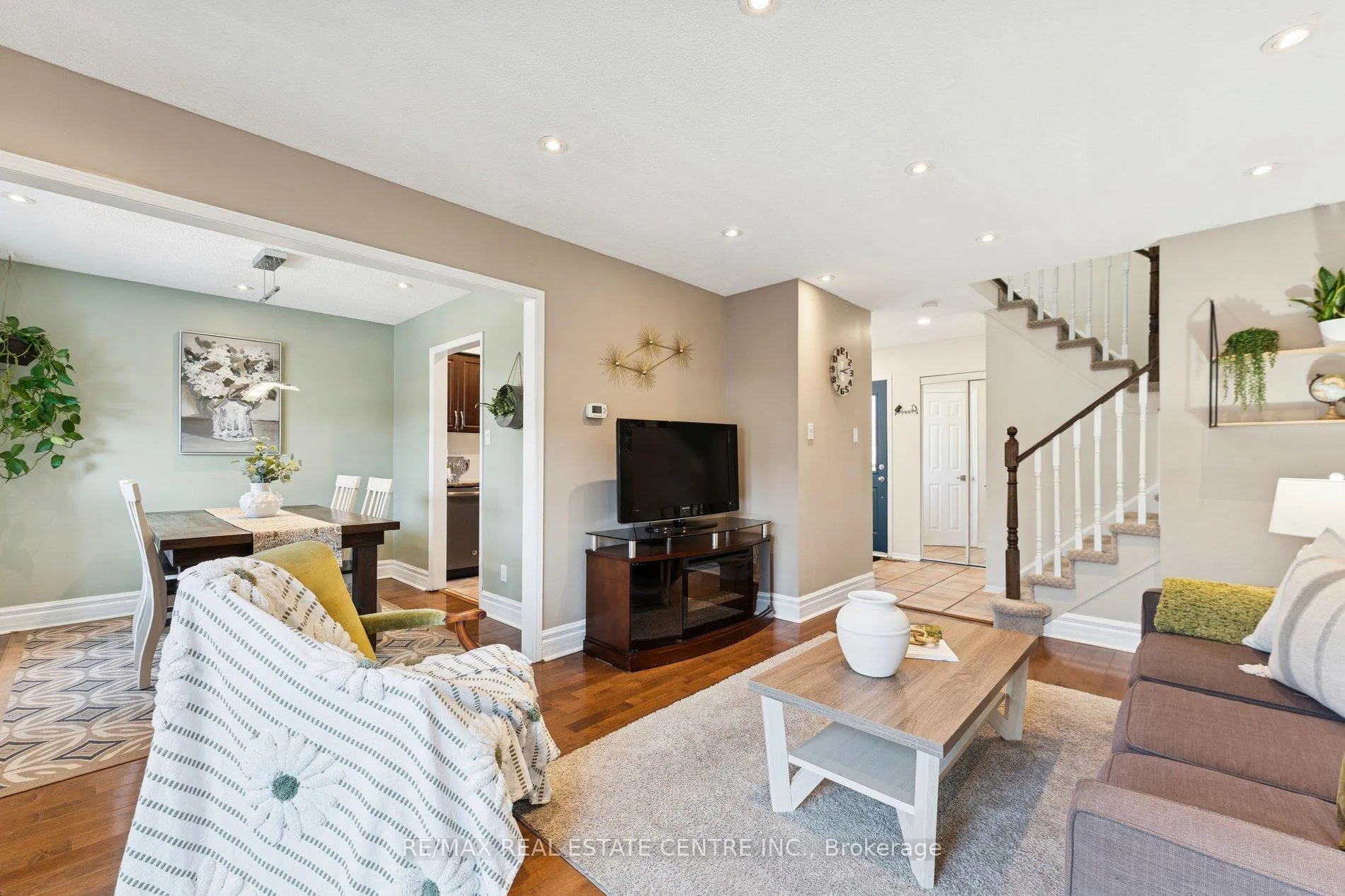 Photo 13 of 14 Glenmanor Drive, Brampton, Heart Lake West — HOMEH