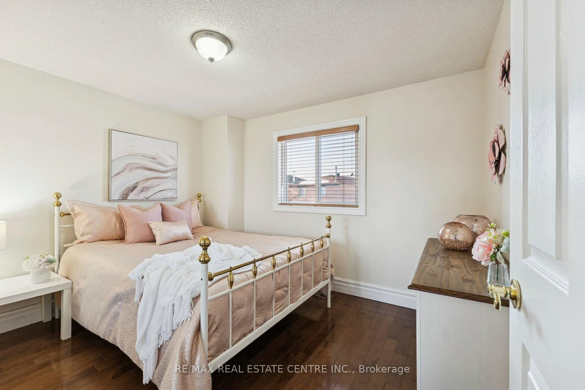 Photo 24 of 14 Glenmanor Drive, Brampton, Heart Lake West — HOMEH
