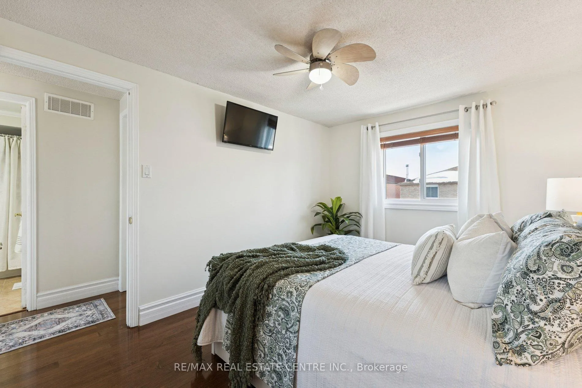 Photo 28 of 14 Glenmanor Drive, Brampton, Heart Lake West — HOMEH