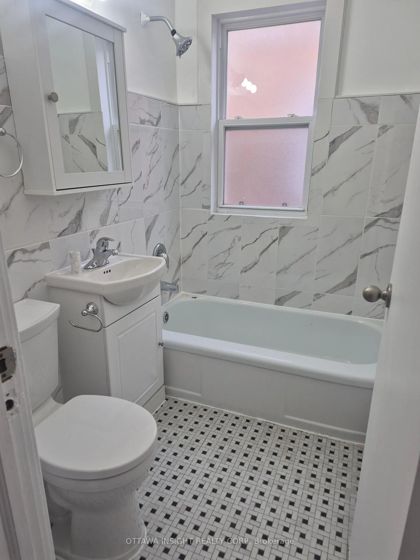 Photo 3 of Unit 5, 649 Rideau Street, Ottawa, Lower Town — HOMEH