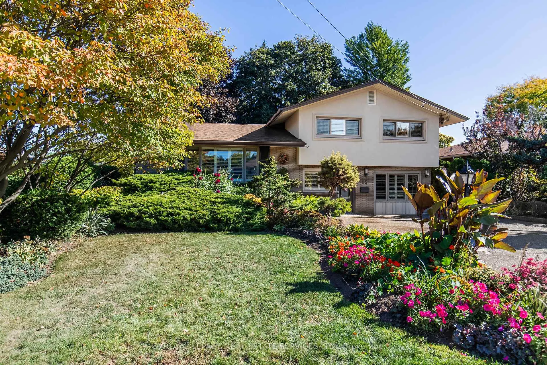 Photo 2 of 15 Belair Drive, Hamilton, Centremount — HOMEH