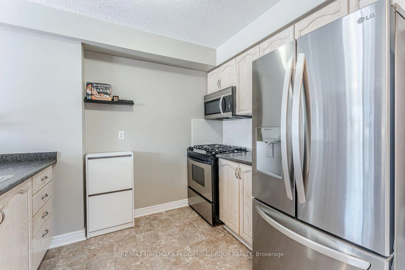 Photo 3 of 22 Michael Crescent, Barrie, East Bayfield — HOMEH