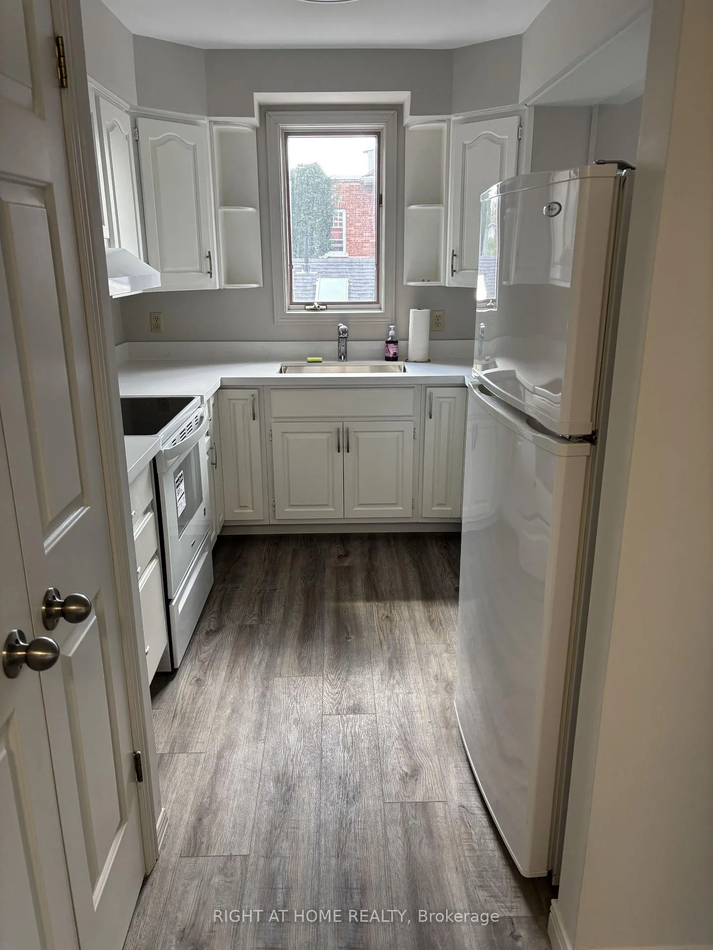 Photo 5 of Unit 4, 215 Pine Street, Collingwood — HOMEH