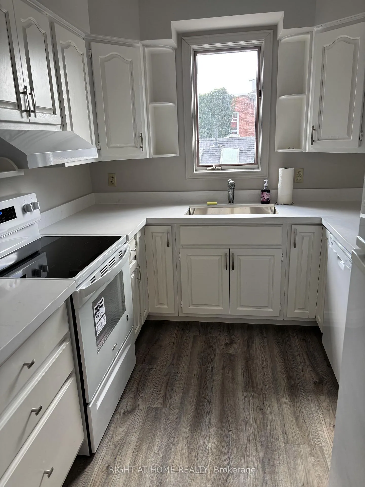 Photo 6 of Unit 4, 215 Pine Street, Collingwood — HOMEH