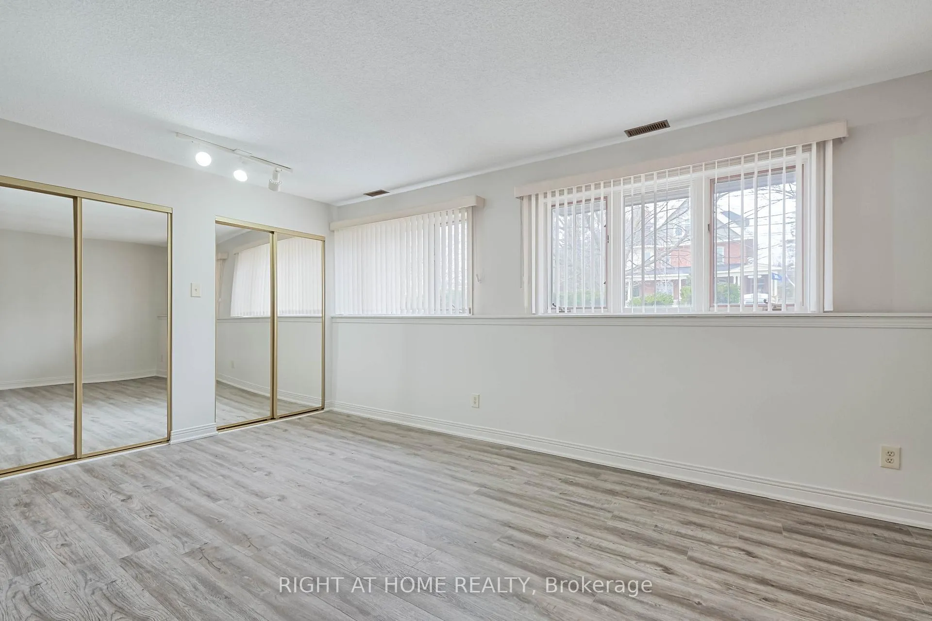 Photo 15 of Unit 4, 215 Pine Street, Collingwood — HOMEH