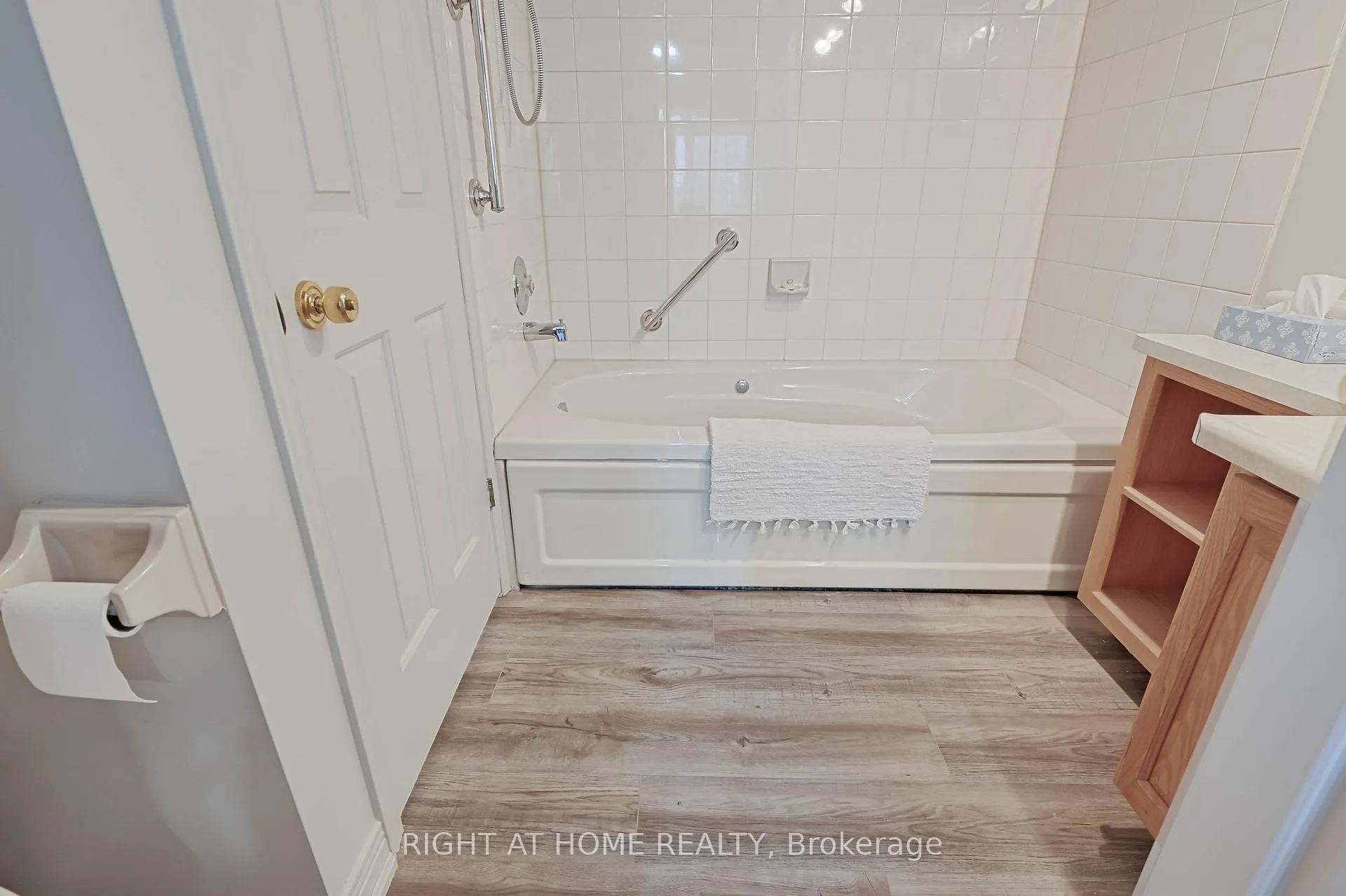 Photo 17 of Unit 4, 215 Pine Street, Collingwood — HOMEH