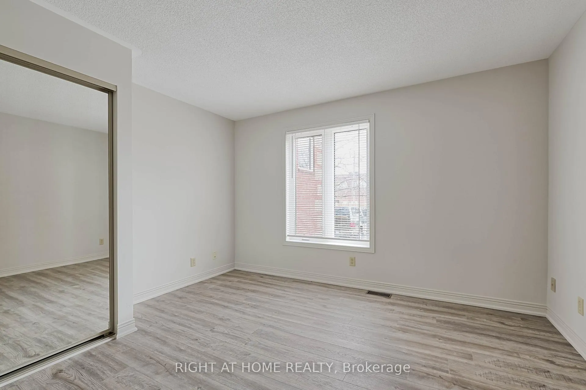 Photo 18 of Unit 4, 215 Pine Street, Collingwood — HOMEH
