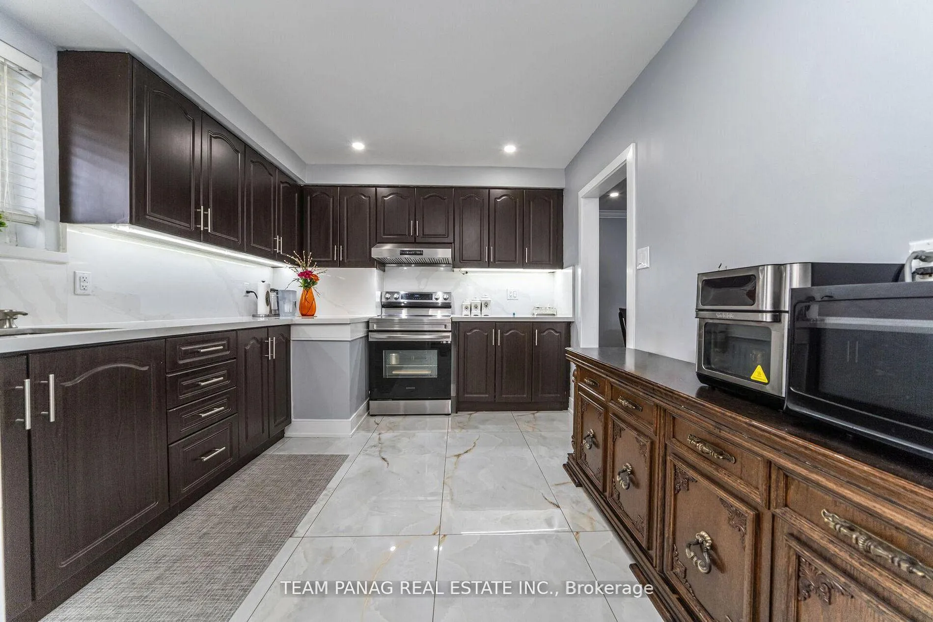 Photo 4 of 8 Benton Street, Brampton, Brampton East — HOMEH