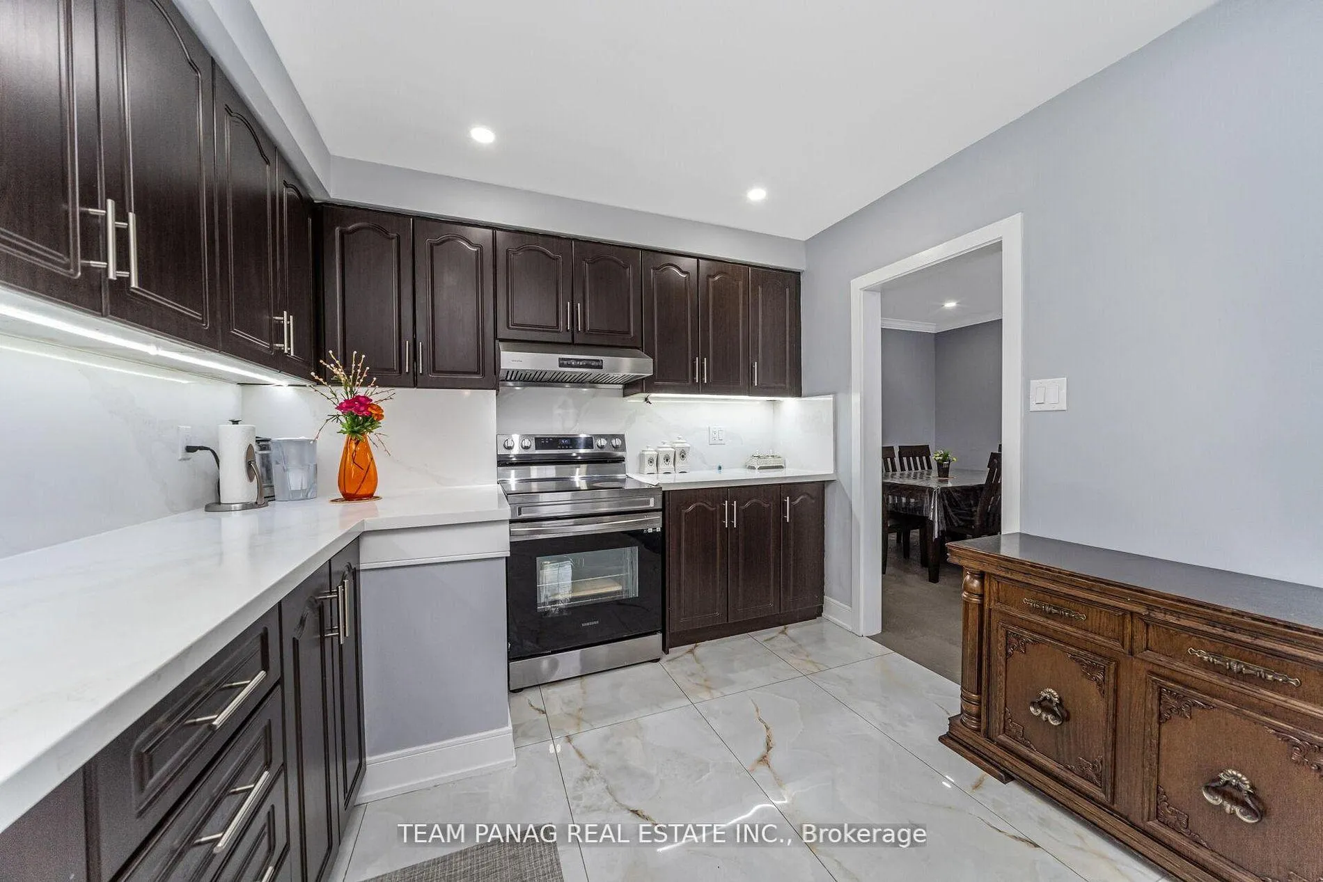 Photo 5 of 8 Benton Street, Brampton, Brampton East — HOMEH