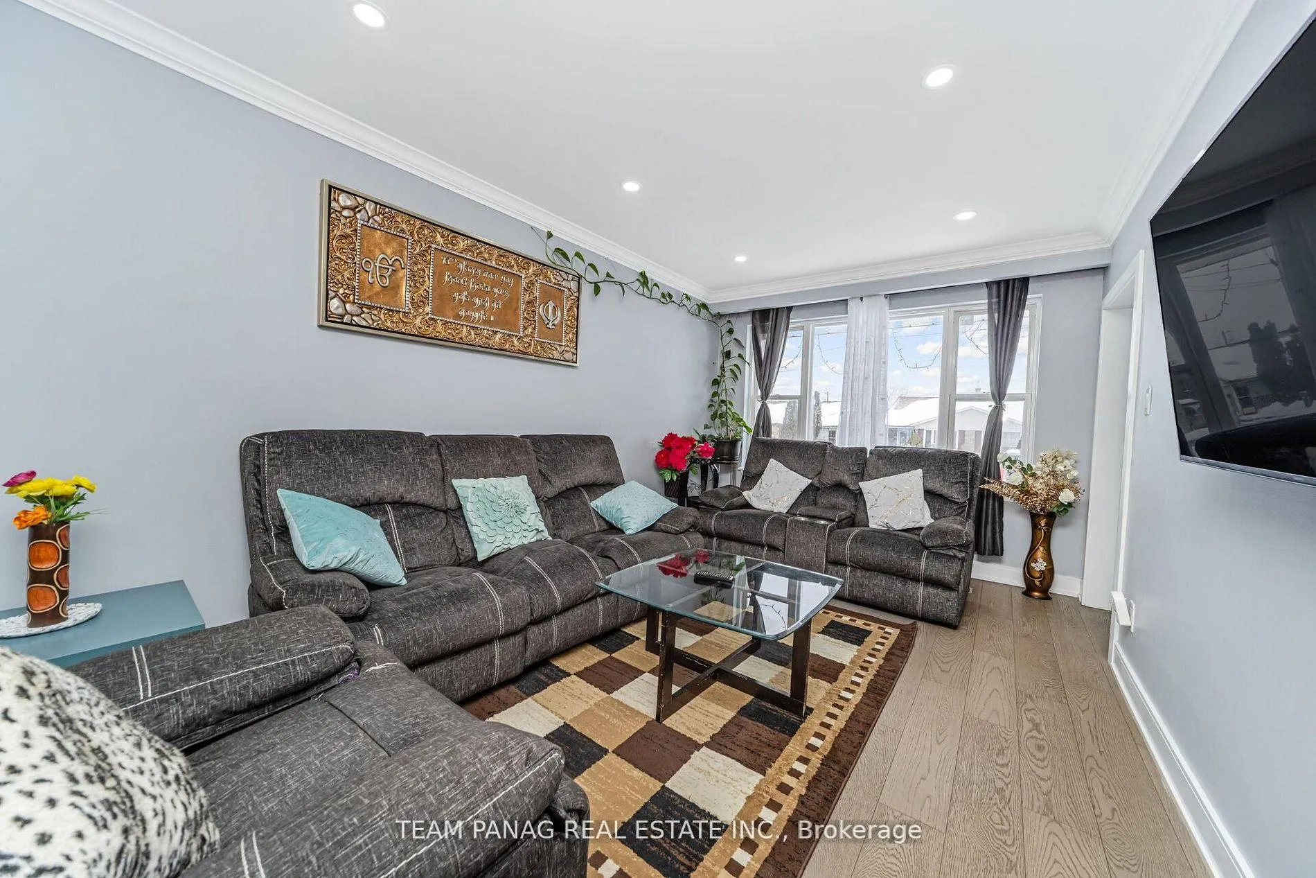 Photo 9 of 8 Benton Street, Brampton, Brampton East — HOMEH