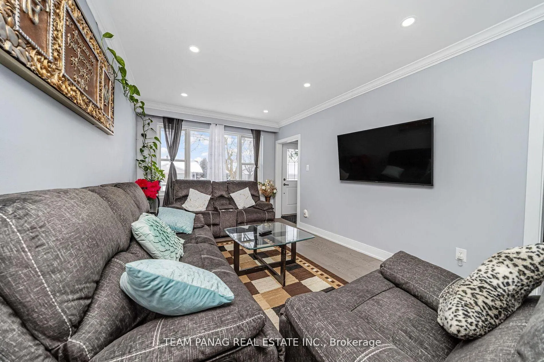 Photo 10 of 8 Benton Street, Brampton, Brampton East — HOMEH
