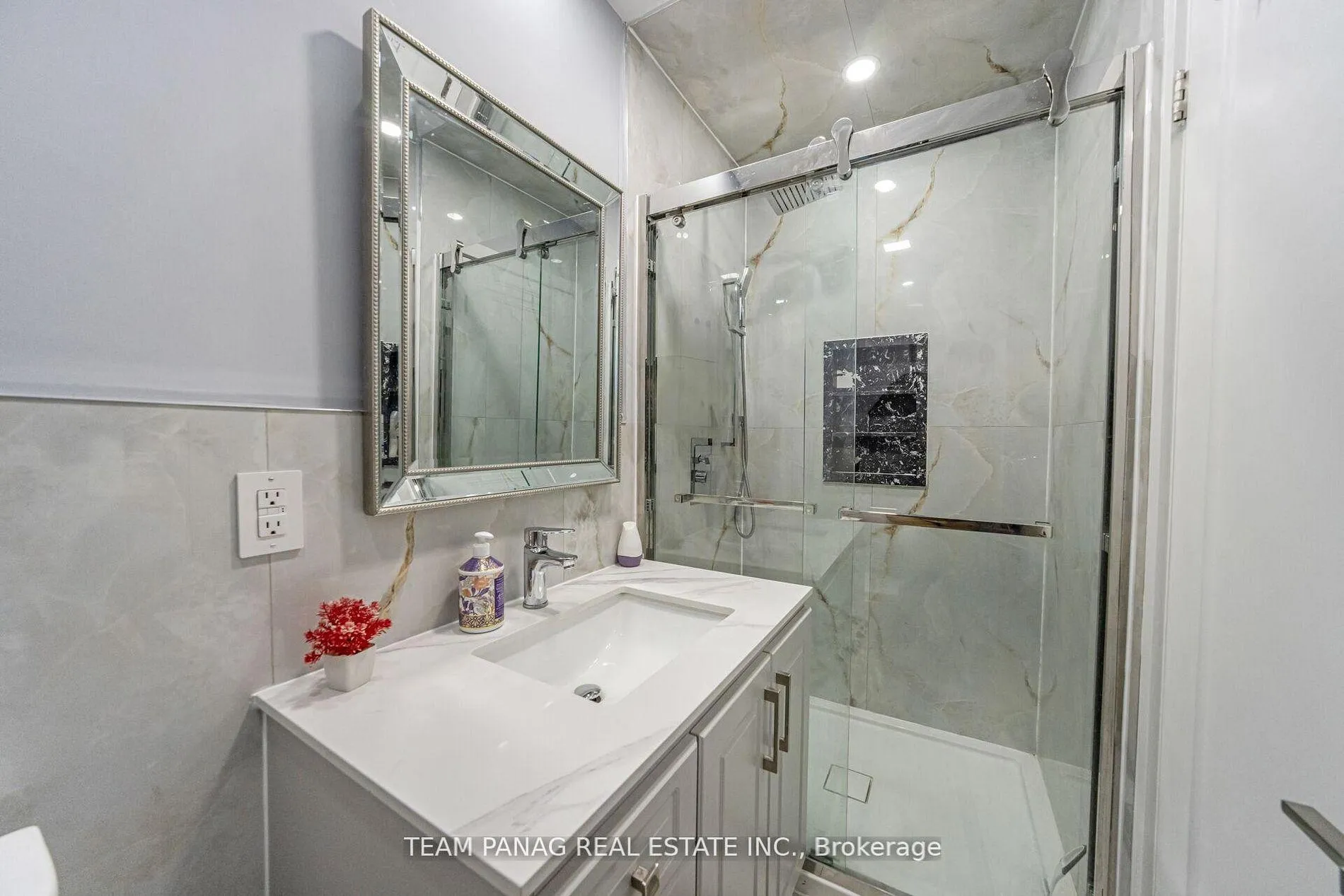 Photo 12 of 8 Benton Street, Brampton, Brampton East — HOMEH