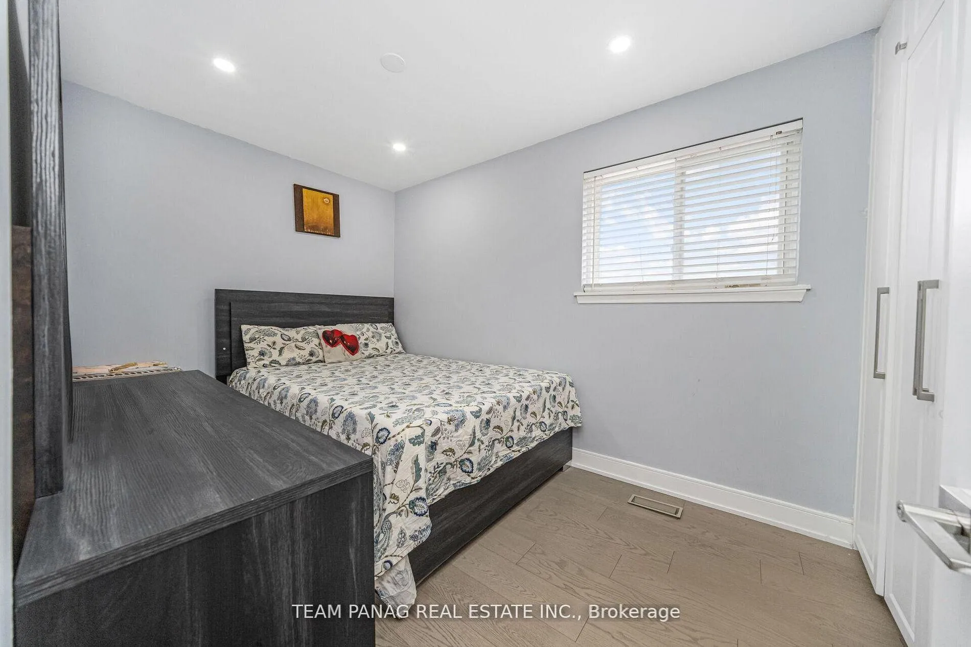 Photo 14 of 8 Benton Street, Brampton, Brampton East — HOMEH