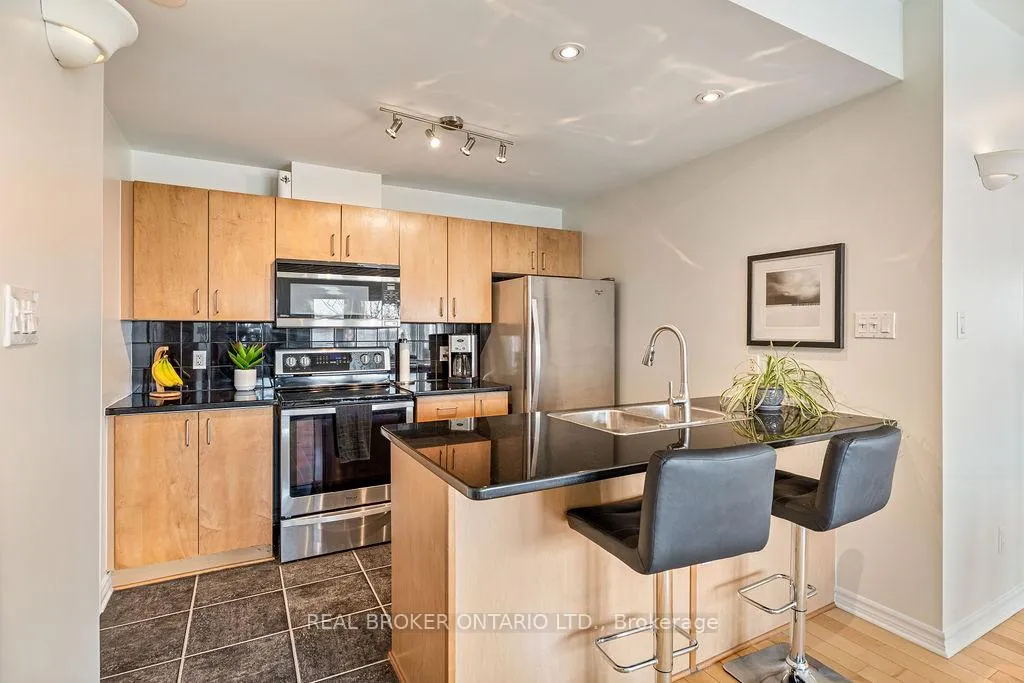 Photo 10 of Unit 10, 165 Waterbridge Drive, Ottawa, Barrhaven East — HOMEH