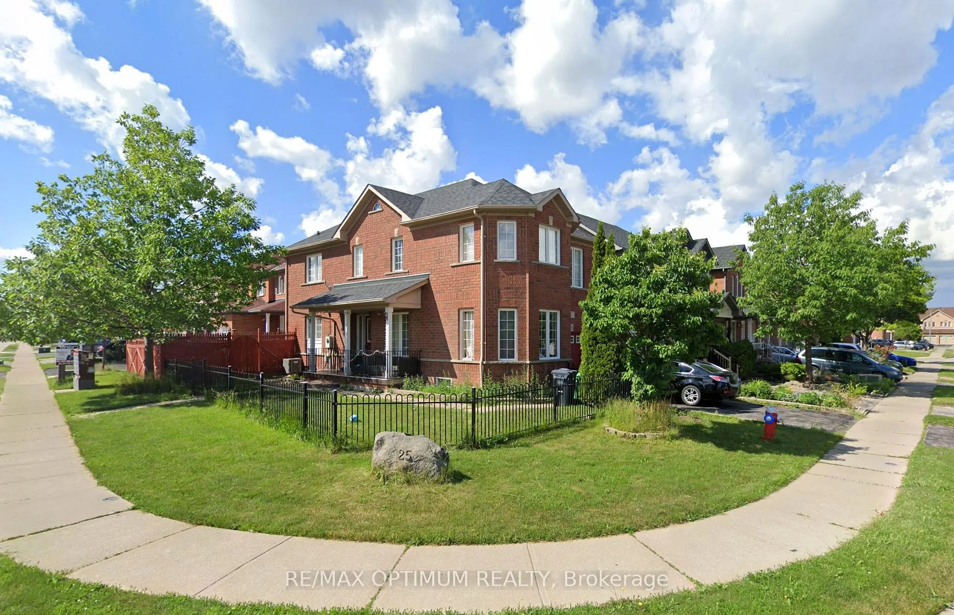 Photo 1 of 25 Ridgefield Court, Brampton, Vales of Castlemore — HOMEH