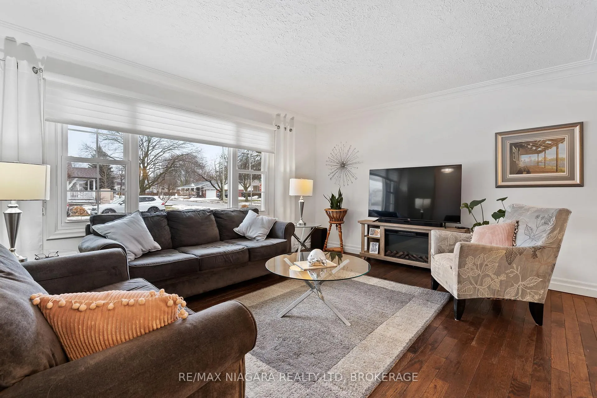 Photo 3 of 13 Robert Street, St. Catharines, Port Dalhousie — HOMEH