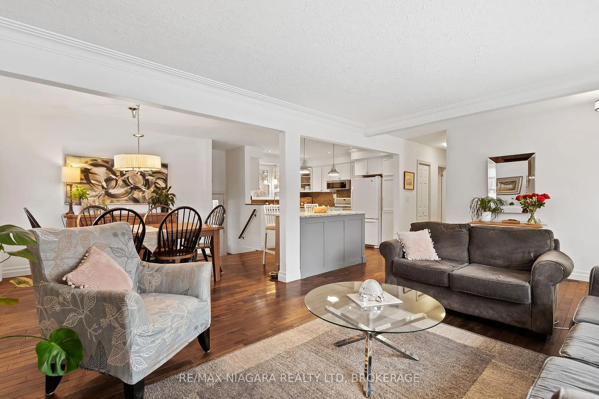 Photo 5 of 13 Robert Street, St. Catharines, Port Dalhousie — HOMEH