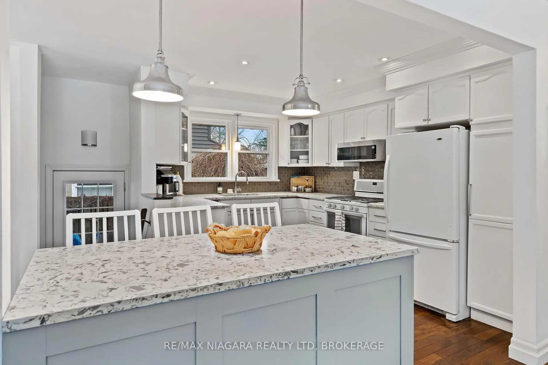 Photo 7 of 13 Robert Street, St. Catharines, Port Dalhousie — HOMEH