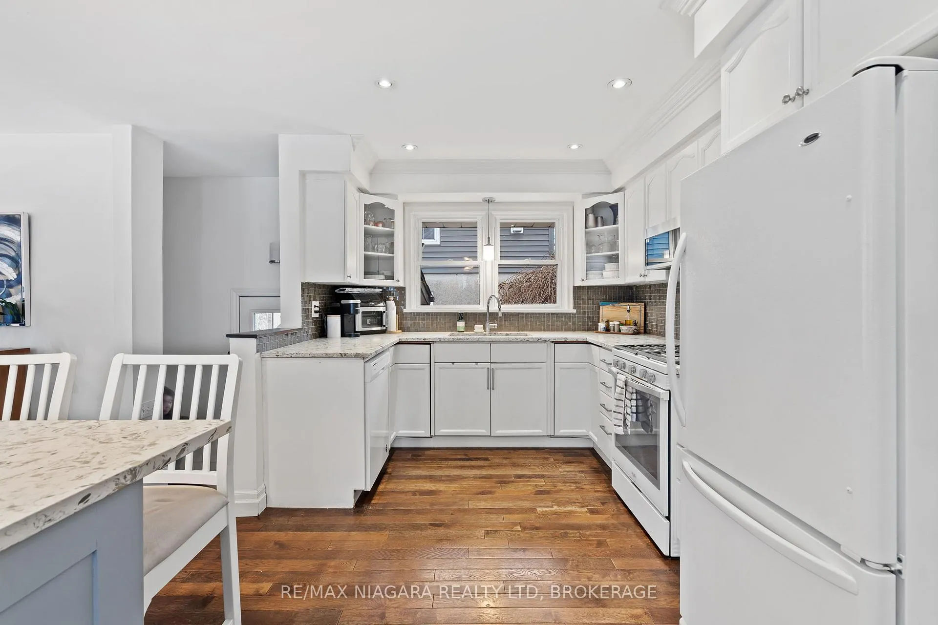 Photo 8 of 13 Robert Street, St. Catharines, Port Dalhousie — HOMEH
