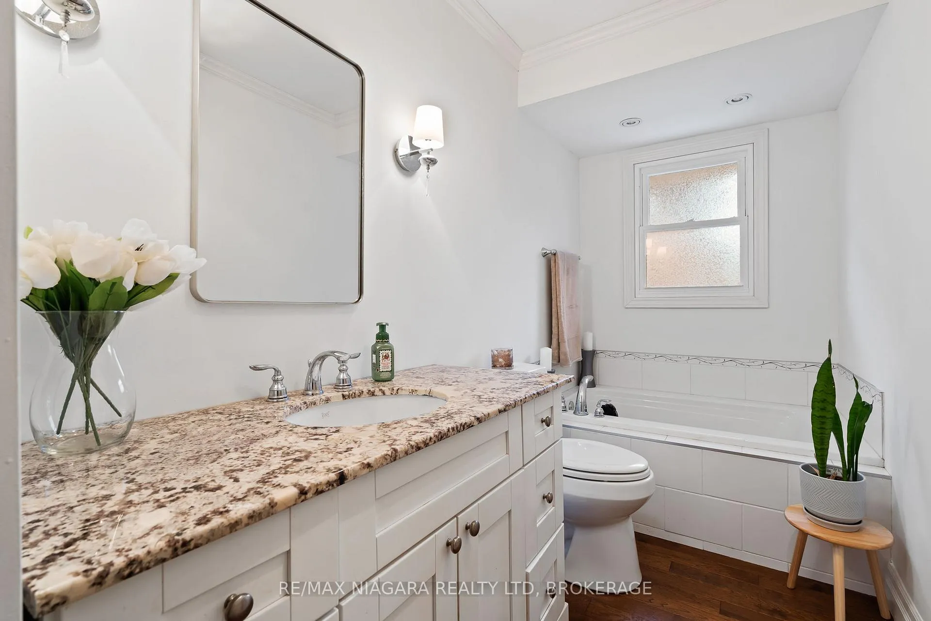 Photo 11 of 13 Robert Street, St. Catharines, Port Dalhousie — HOMEH