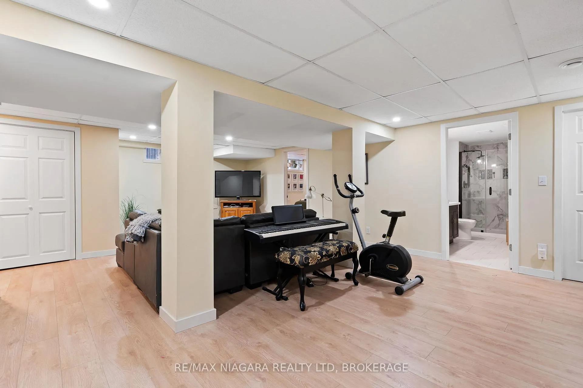 Photo 19 of 13 Robert Street, St. Catharines, Port Dalhousie — HOMEH