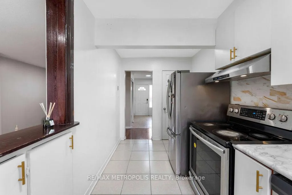 Photo 6 of 295 Fleetwood Crescent, Brampton, Southgate — HOMEH