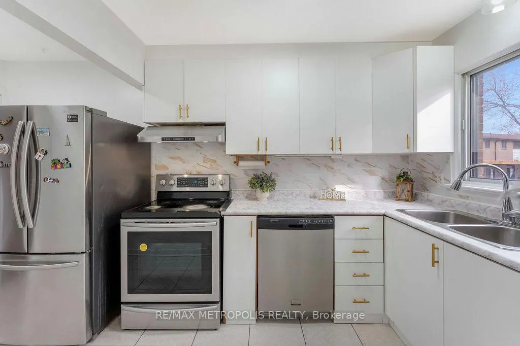 Photo 11 of 295 Fleetwood Crescent, Brampton, Southgate — HOMEH