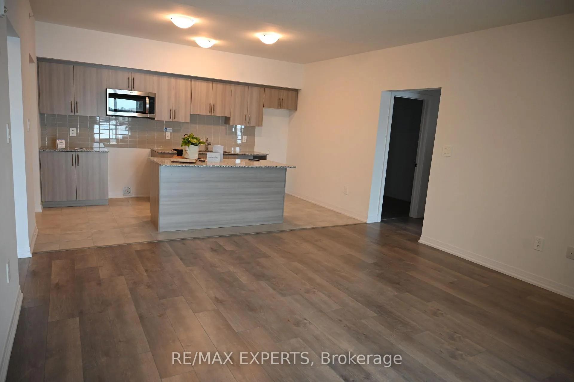 Photo 9 of Unit 115, 15 Kneeshaw Drive, Barrie, Rural Barrie Southeast — HOMEH