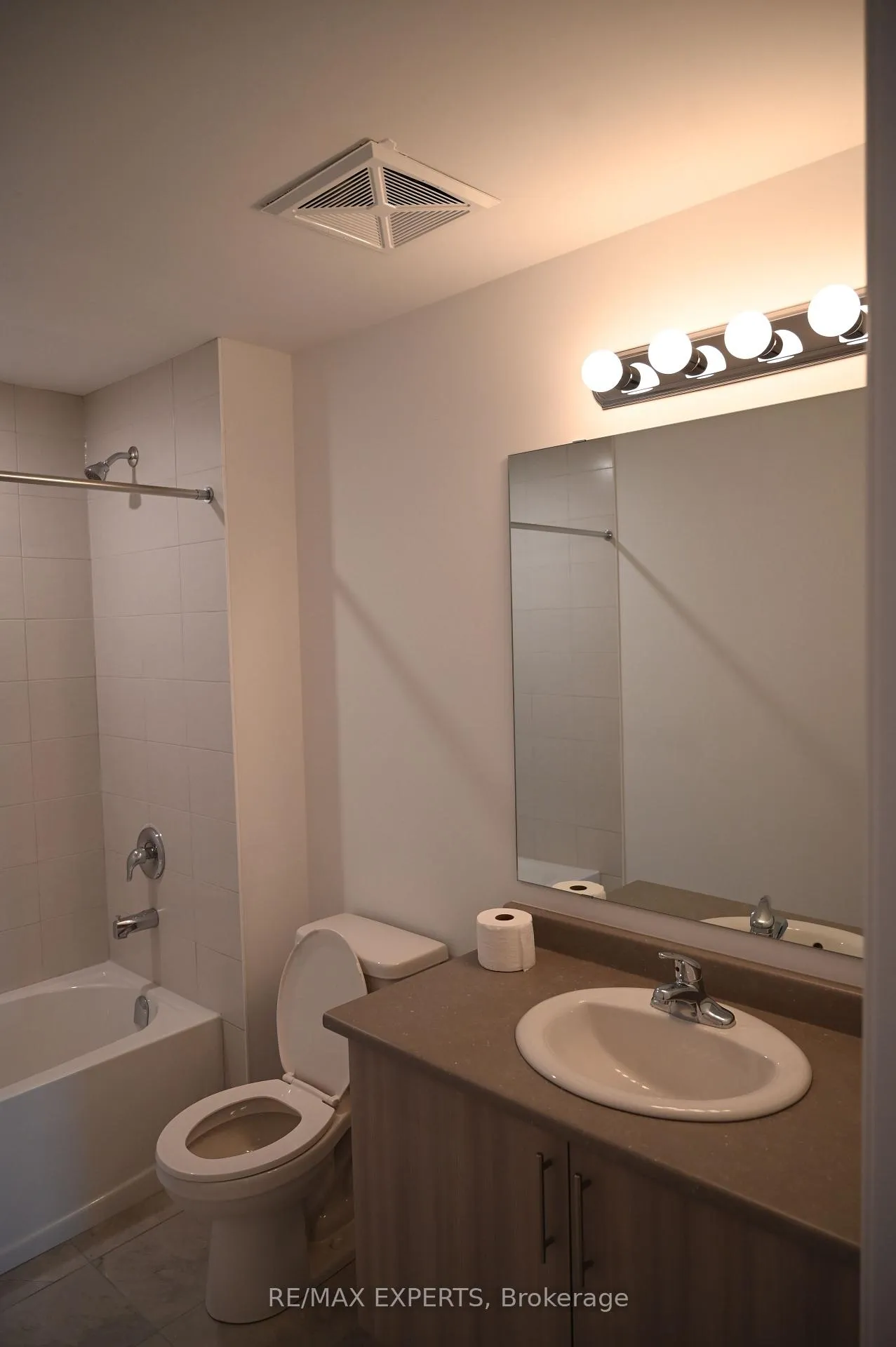 Photo 11 of Unit 115, 15 Kneeshaw Drive, Barrie, Rural Barrie Southeast — HOMEH