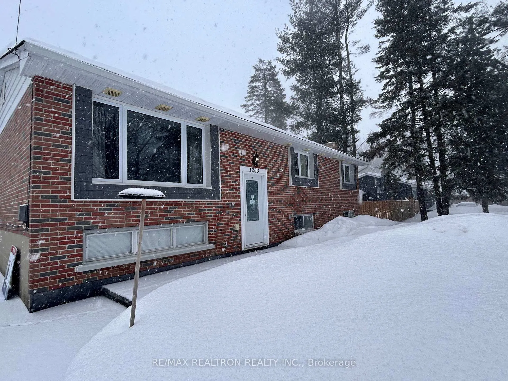 Photo 1 of 1203 St Vincent Street, Springwater, Midhurst — HOMEH