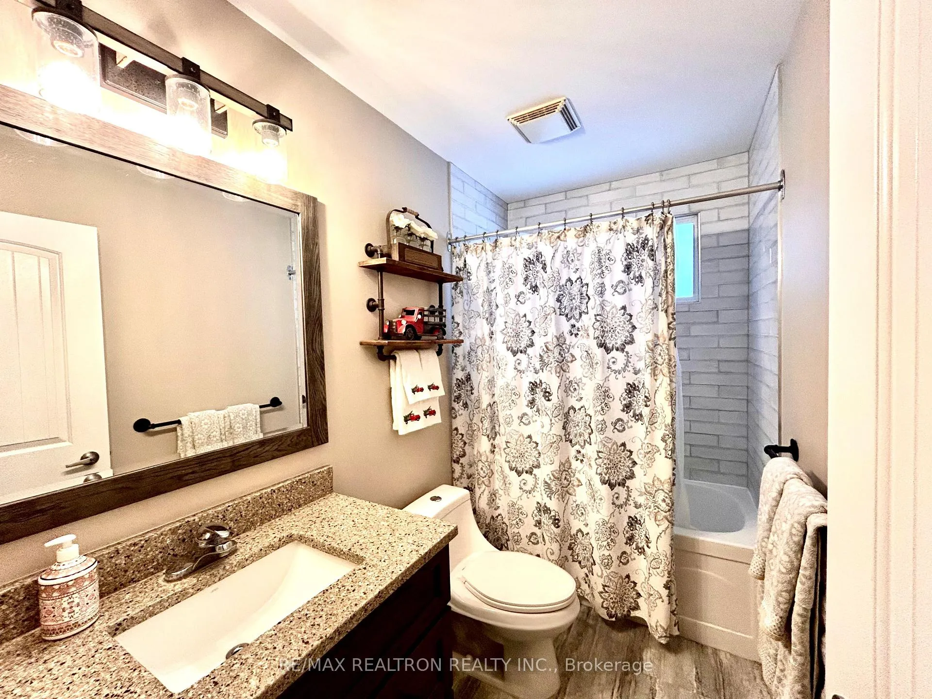 Photo 15 of 1203 St Vincent Street, Springwater, Midhurst — HOMEH