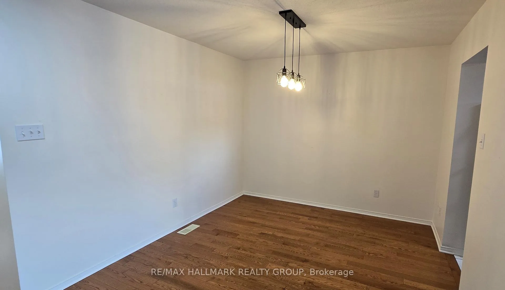 Photo 8 of 1620 Henri Lauzon Street, Ottawa, Chapel Hill — HOMEH