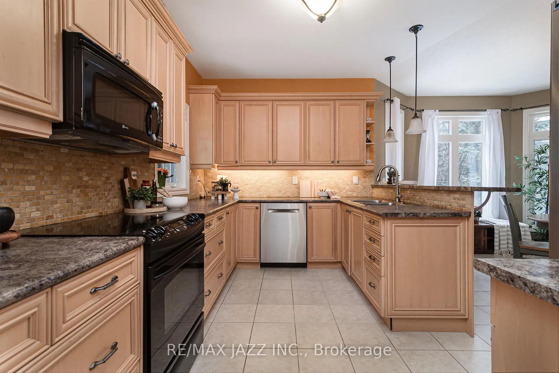 Photo 3 of 66 Fourth Avenue, Clarington, Courtice — HOMEH