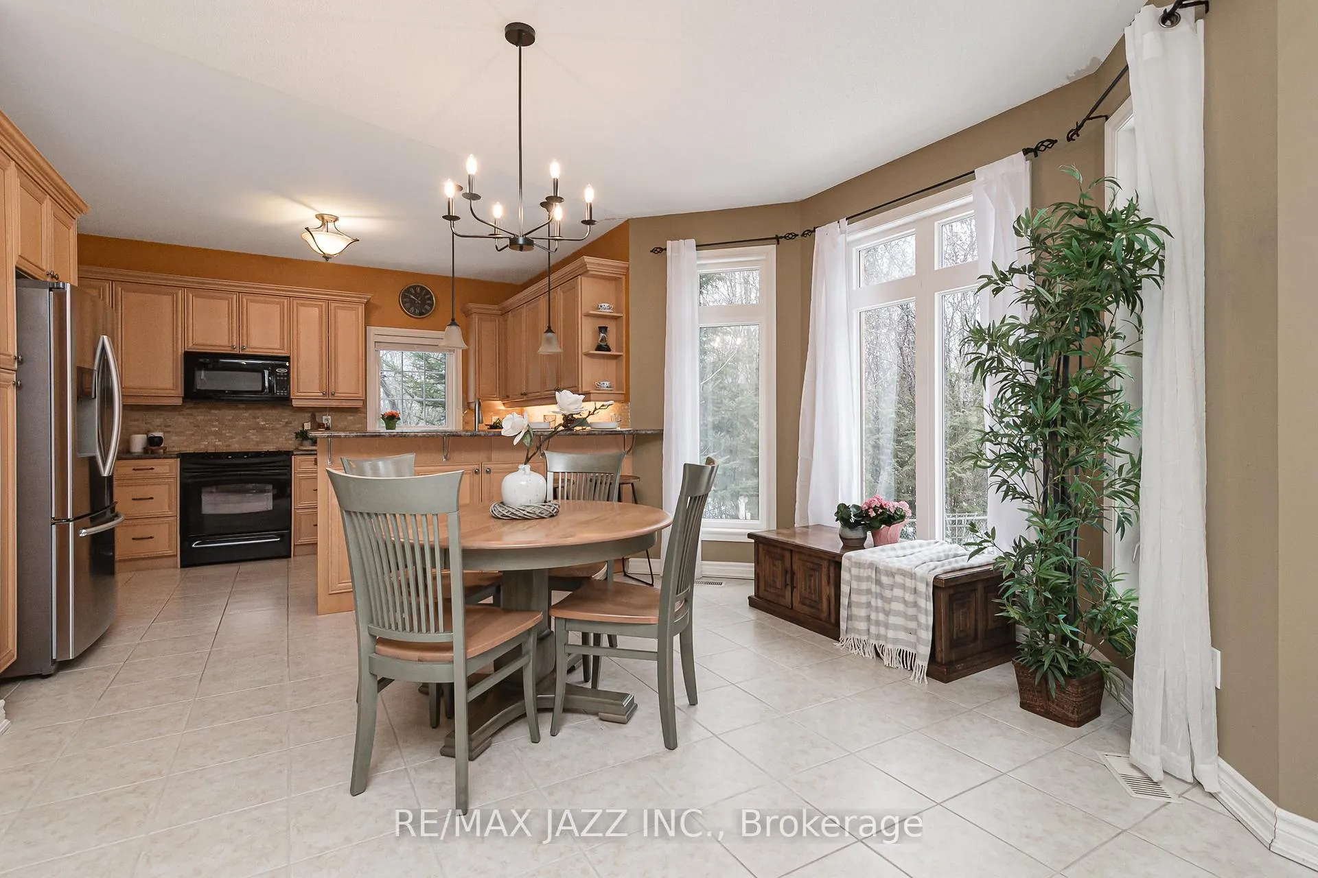 Photo 4 of 66 Fourth Avenue, Clarington, Courtice — HOMEH