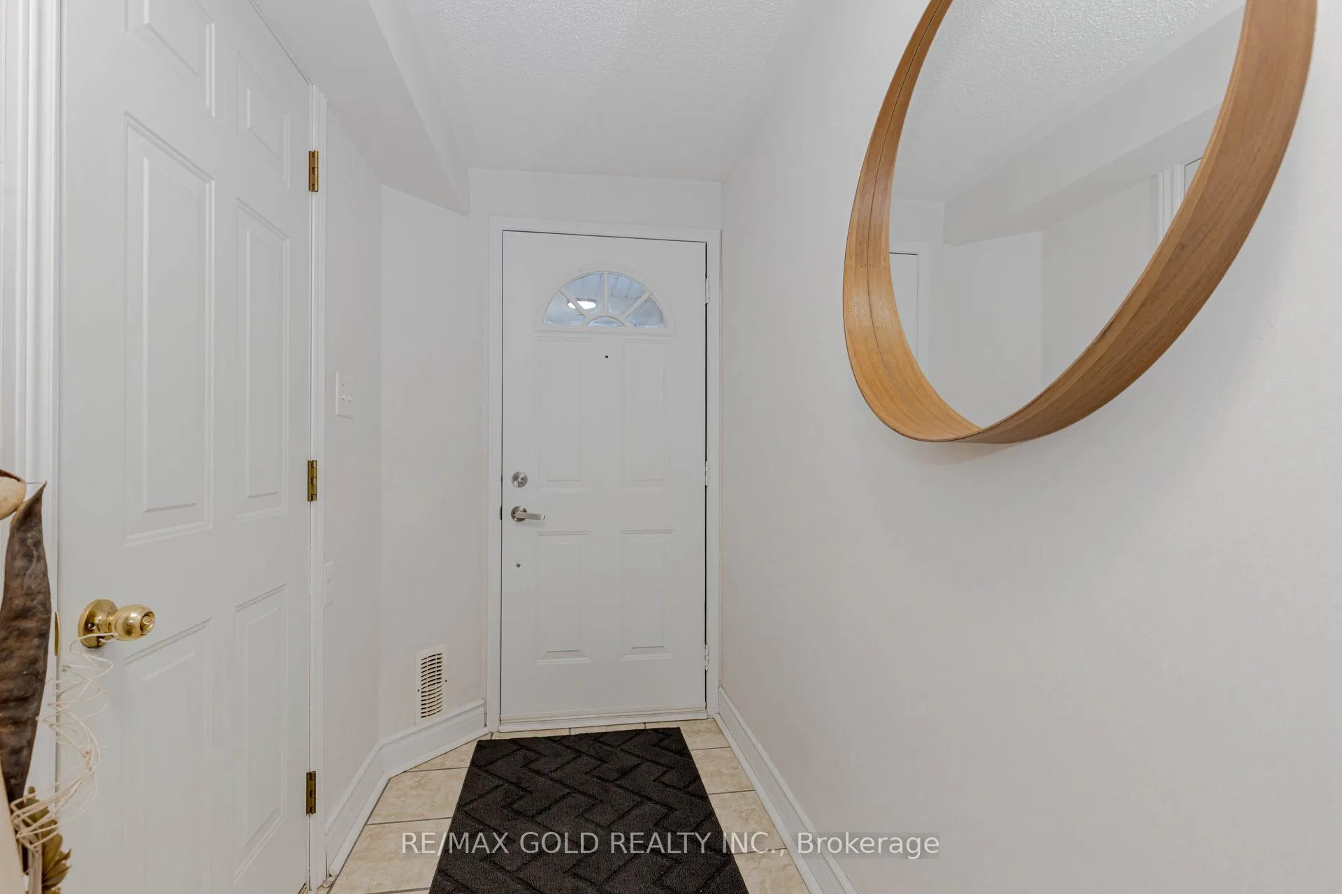 Photo 6 of 83 Spadina Road, Brampton, Brampton West — HOMEH