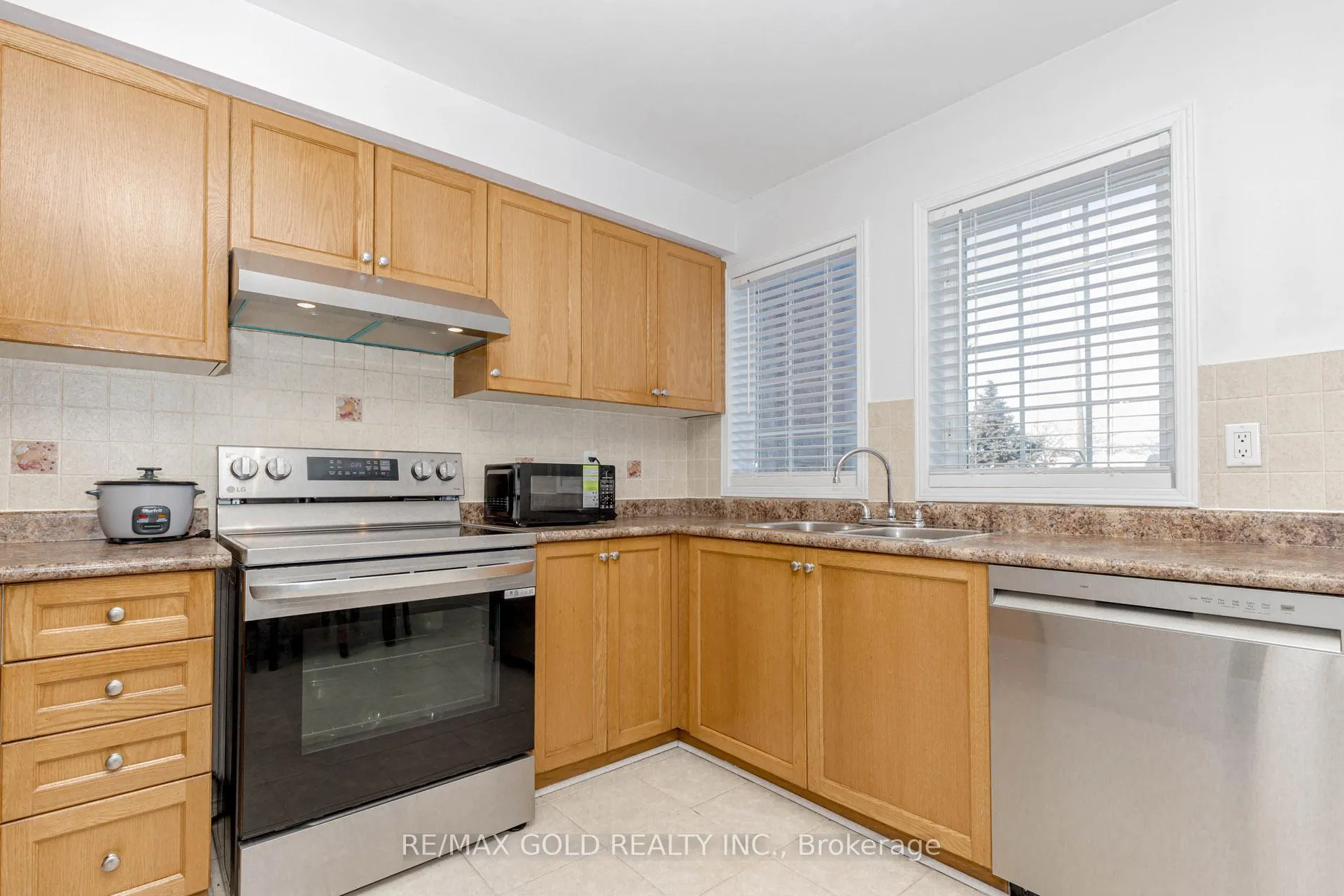 Photo 25 of 83 Spadina Road, Brampton, Brampton West — HOMEH